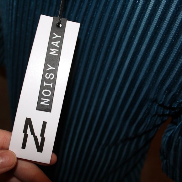 Velvet Noisy May Crop Top - Picture 6 of 8